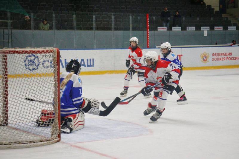 Юные саратовские хоккеистки сразятся за «Хрустальную тиару»